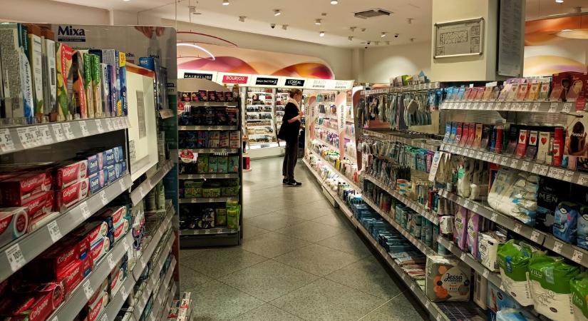 Nyugalom: nem állnak földbe a drogériák a piperecikkek árrésstopjától