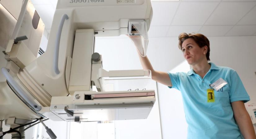 Új mammográfiás készüléket adtak át az Edelényi Koch Róbert Kórházban