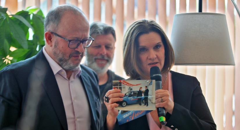 Előkerült egy 20 éves kép Janza Katáról a Seat szülinapi partiján - fotók