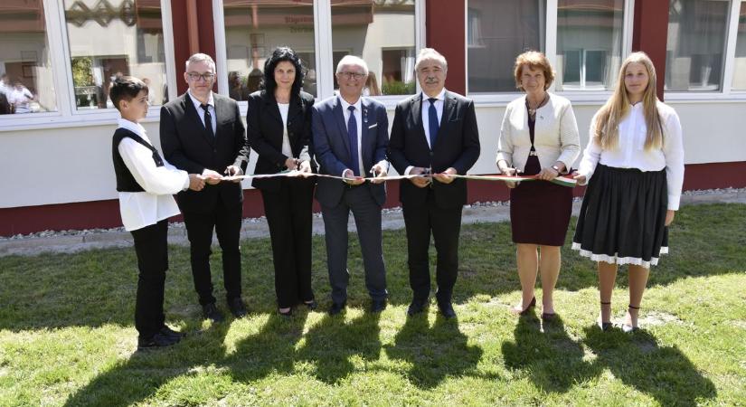 Megújult a kimlei iskola egyik szárnya - galéria