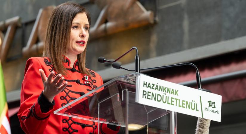 Dúró Dóra lemond a mentelmi jogáról, miután eljárás indult ellene plakátrongálás miatt