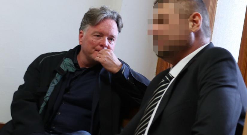 Rejtett kamera buktatta le a betegeket bántalmazó és meglopó mentőst