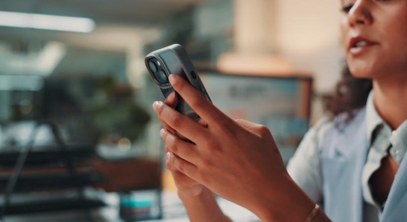 Négy dolog, amit egy intelligens ember biztosan nem csinál a mobiltelefonjával