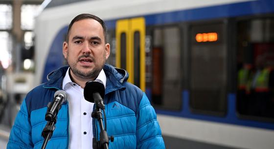 A MÁV vezére bejelentette: az utasoknak tetszik, hogy tisztábbak a vonatok