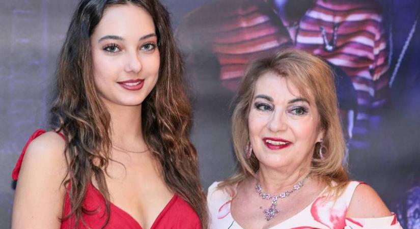 Kiszel Tünde és Donatella bikinis anya-lánya képe: felrobbantották vele az Instát