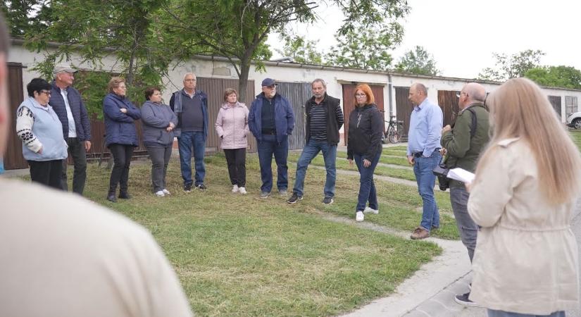 Utcafórumot tartottak a hetes választókörzetben
