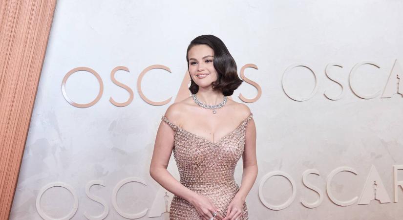 Áll a bál: Selena Gomezt a saját barátnőjével csalta meg a vőlegénye?