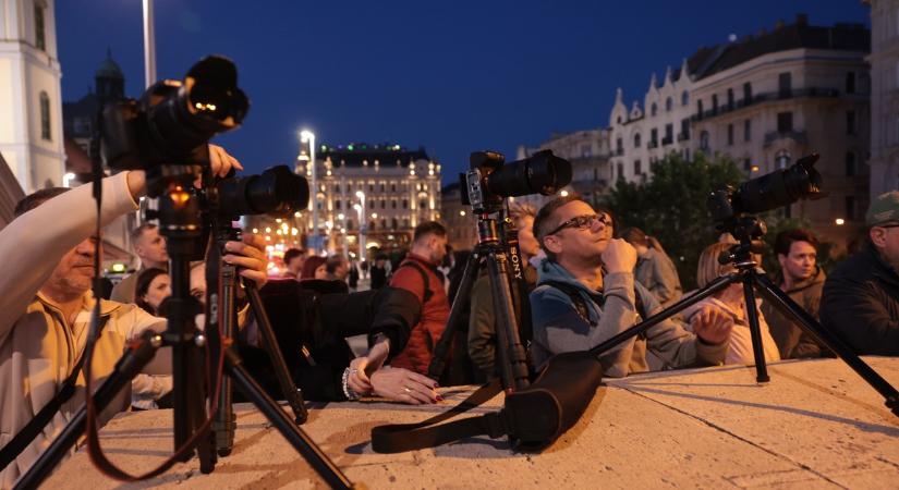 Drónok lepték el az eget a Gellért-hegy felett - fotók, videó