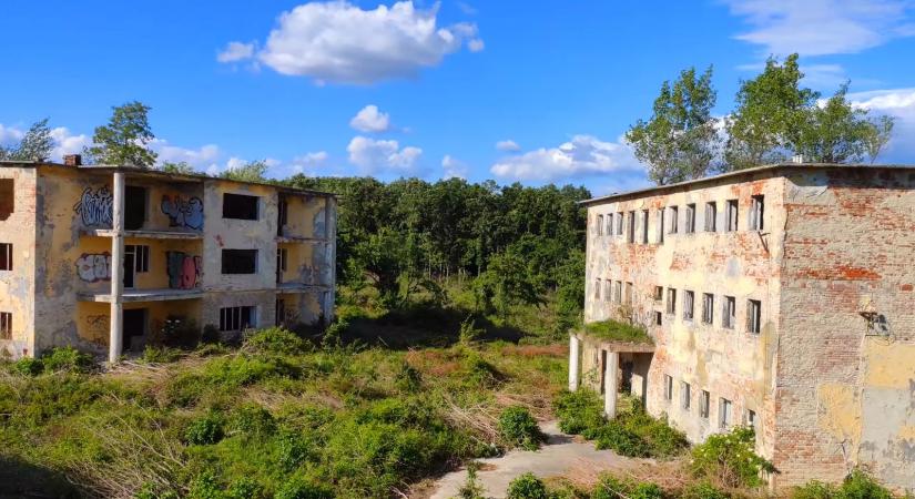 A Balaton mellett találtak szellemvárost, az iskola tábláján rendkívüli felirat állt