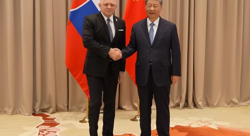 Robert Fico a kínai elnökkel, Hszi Csin-pinggel is parolázott egyet Moszkvában