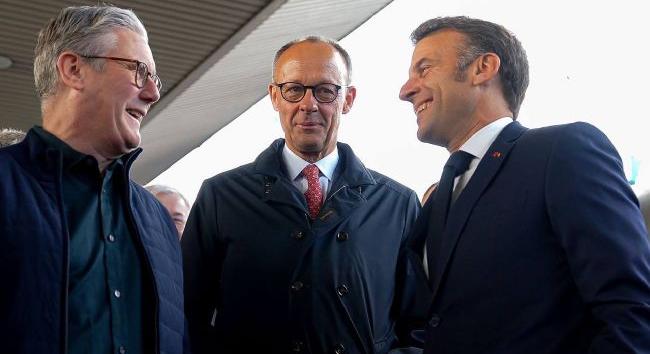 Kijevbe érkezett az elszántak koalíciójának négy vezetője: Merz, Macron, Starmer és Tusk
