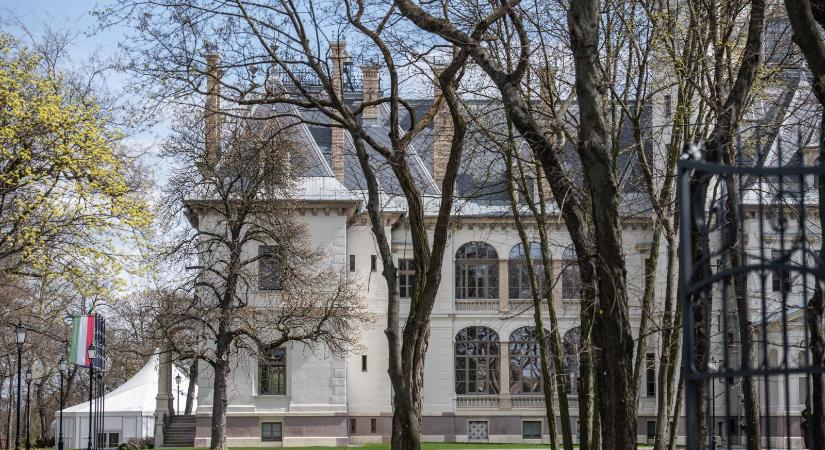 Hadházy Ákos szerint luxusvadászat-bizniszbe kezdett Tiborcz István cége a turai kastélyban