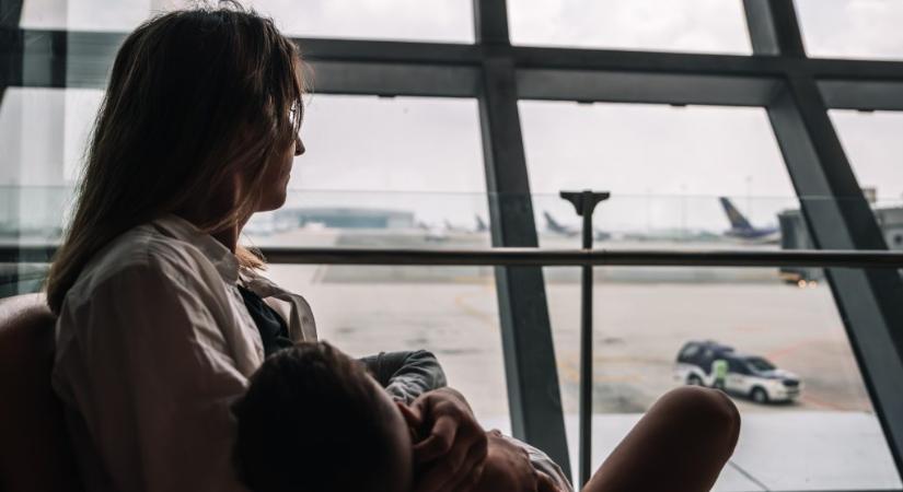 Megalázónak érezte az anya, hogy az anyatejért felárat kellett fizetnie az easyJet-nek
