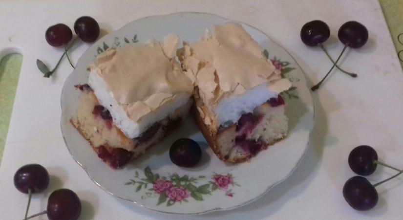 Habos meggyes pite, isteni finom poharas sütemény