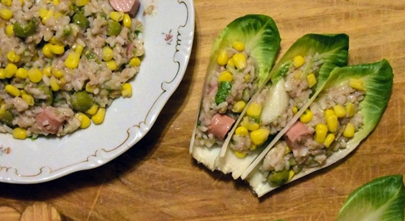 Mediterrán rizs hidegen, virslivel, olajbogyóval - ez egy szuper saláta!