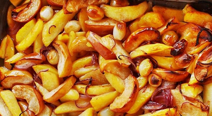 Almás-hagymás sült krumpli, olyan köret, amit mindenféle hús mellé tálalhatunk