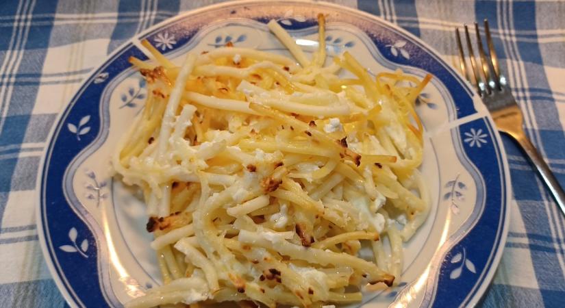 Sült sajtos-tejfölös makaróni - húsmentes vacsora lehet