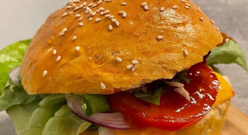 A tökéletes hamburgerbuci receptje házi pékeknek