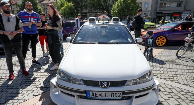 Különleges autócsodák lepték el a szombathelyi Fő teret - videó, sok-sok fotó