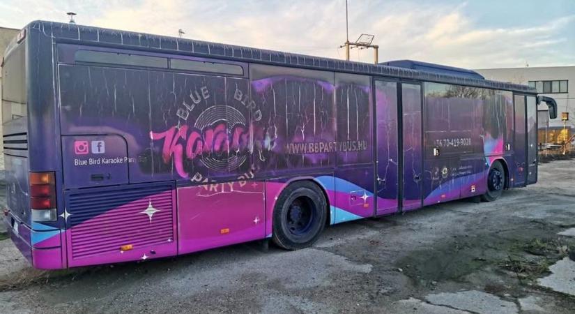 Ha van tizenhárom milliód, karaoke busszal hódíthatod meg a várost