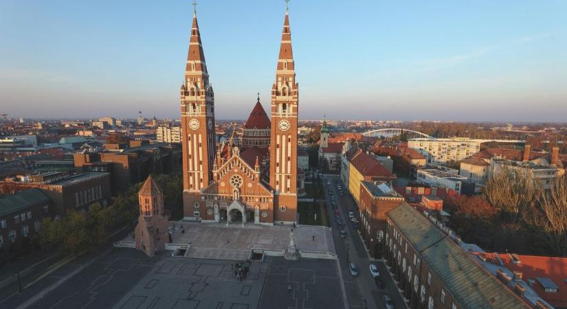 Valami egészen különleges készül a Dóm térre és csak egy este lesz látható
