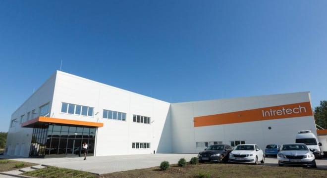 Emberközpontúság a multik világában – Intretech Hungary Kft.