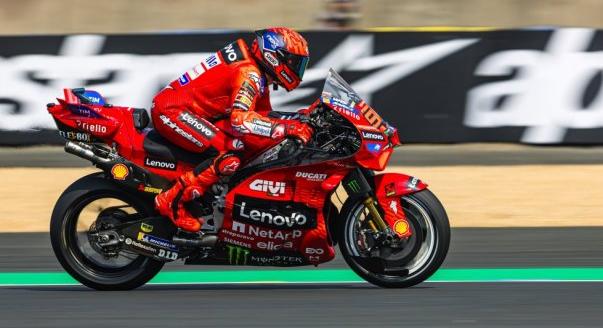 Marquez újabb sprintet nyert, Bagnaia bukott
