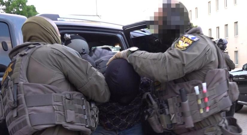 Ukrán kémet fogott a TEK, az út közepén rángatták ki az autóból – VIDEÓ