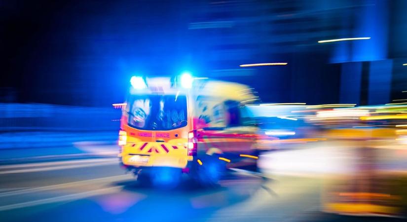 Súlyos ütközés Pécsen: kisteherautó csapódott személyautóba