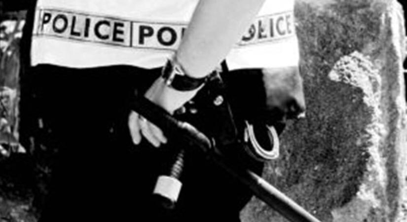 Péntek a Ferenciek terénél a TEK -kormány?- miatt ült dugóban az arra autózó, méghozzá az ukránokkal vívott kémháború okán