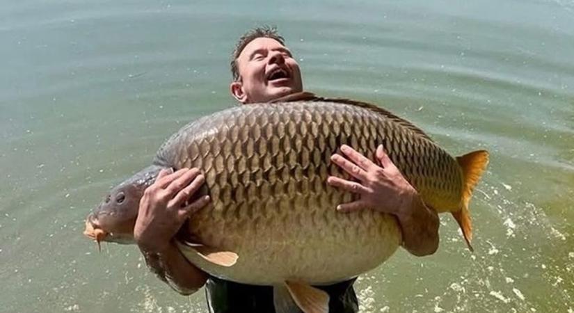 Világrekord: hatalmas tőponty akadt horogra  (videó)!