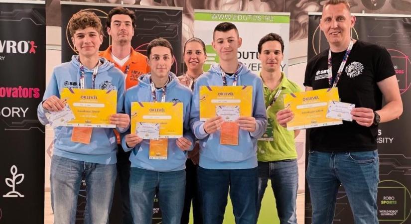 Ismét a győri nemzeti döntőben a HK Lions robotika csapat