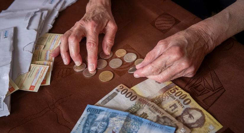 Megérkeztek a 2026-os nyugdíjemelés részletei, ennyi pénzt kaphatnak jövőre