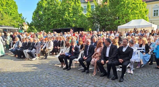 GIZELLA-DÍJ – Éljenek a veszprémiek!