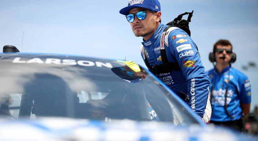 Még Kyle Larson is ironikusnak nevezte a saját pole-ját Kansasben