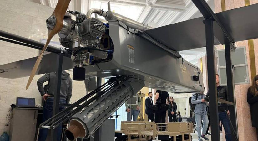 Ukrajna bemutatta legújabb fegyverét, amely 1600 kilométerre juttatja 120 kilogrammos robbanótöltetét