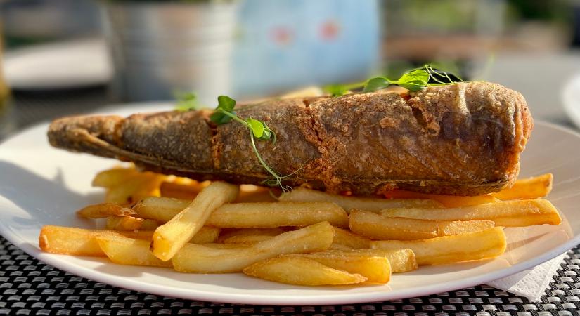 Balatoni árak: ennyibe kerül a lángos, a palacsinta, a hekk és a hamburger