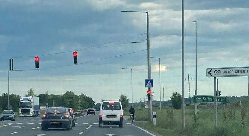 Biciklis ámokfutás a 26-os főúton - képekkel
