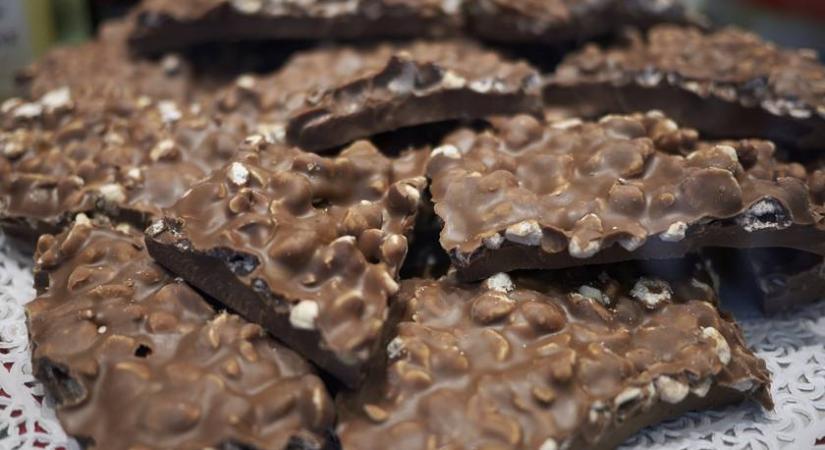 Roppanós rizses csoki, amiből hatalmas adag lesz – Fehérjedús, és van olyan finom, mint a bolti