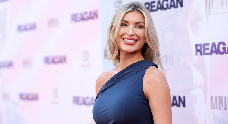 Élő adásban ájult el a Fox News műsorvezetője, kollégája sem segített rajta
