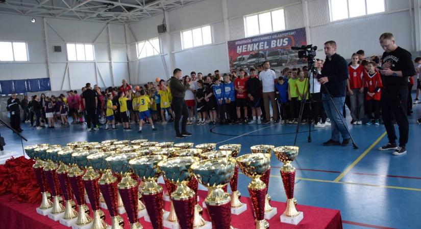 Feljövőben a kézilabdasport: a múlt kötelez - Emléktorna Zupkó József tiszteletére
