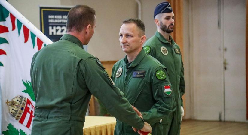 Otthonra talált Szolnokon Kovács Krisztián parancsnok, aki ezer szállal kötődik Szolnokhoz