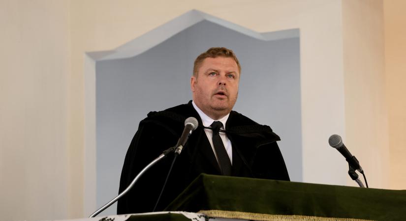 „Ha a Szentírás a vezérfonal, a helyes úton tarthatjuk őket”