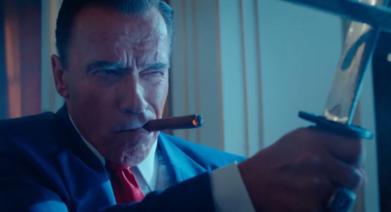 Kiszivárgott 10 perc minden idők egyik legőrültebb filmjéből, amiben Schwarzenegger kardozik Hitlerrel
