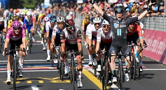 Kecske támadt a versenyzőkre a Giro d'Italia albán szakaszán