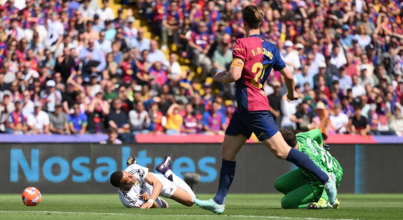 Videó – Vitatott bírói ítélet után jutott tizenegyeshez a Real Madrid