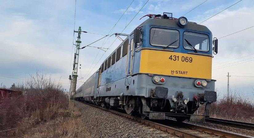 40 percnyi késést halmozott fel egy Celldömölkön áthaladó vonat
