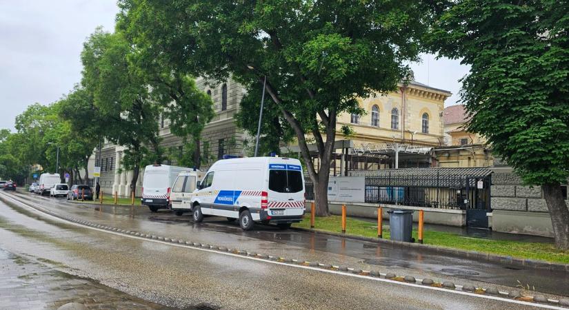 Helyszínelők a Csillag börtönnél, szellemjárta nyaraló és kullancsveszély