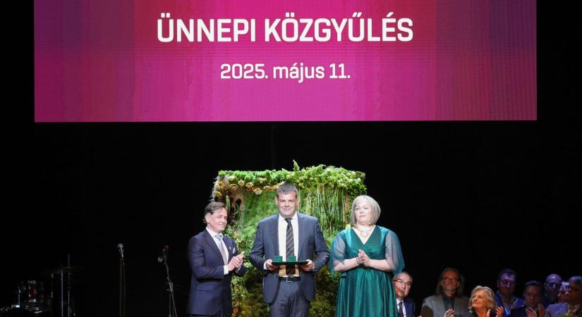 Díjeső zúdult rá életében, ő mégis csak dolgozni szeretett: vasárnap Miskolc város díszpolgára lett - képek, videó