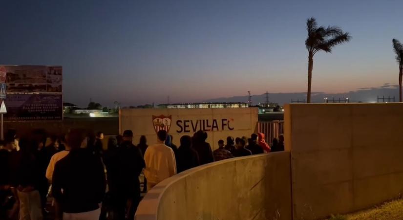 Az edzőközpontban aludtak a Sevilla játékosai, miután rájuk törtek a szurkolók